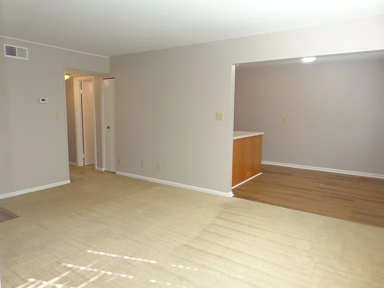 Yorktown Village Apartments — Photo 7