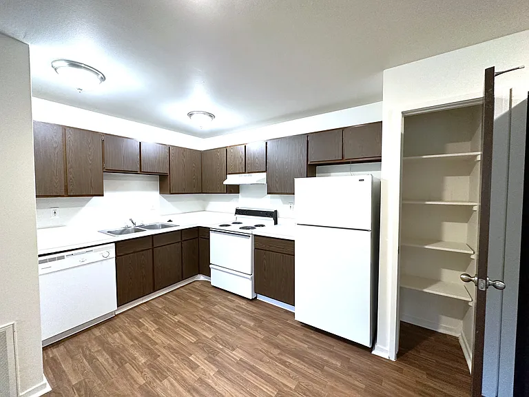 Grand Bend Club Apartments — Photo 28