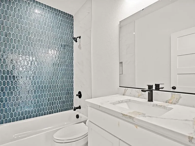 309 S Poplar St #A — Photo 12