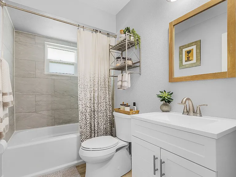 21442 Bancroft Ave — Photo 11