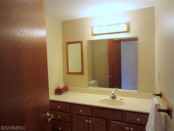 5th image of 60 Jacaranda Dr