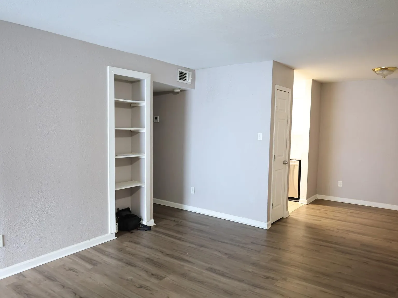 2 bed, 2.0 bath, 1027 sqft, $1,150 — Photo 2