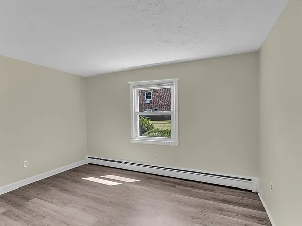138 Tyngsboro Rd APT 4, North Chelmsford, MA 01863