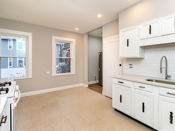 3rd image of 168 Brook Rd