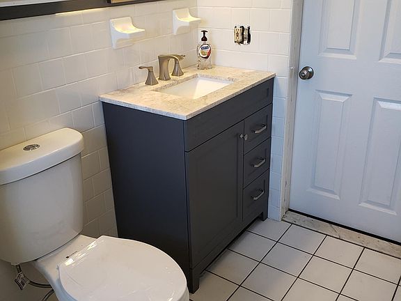 3rd image of 77 Prospect Hill Ave Floor 1