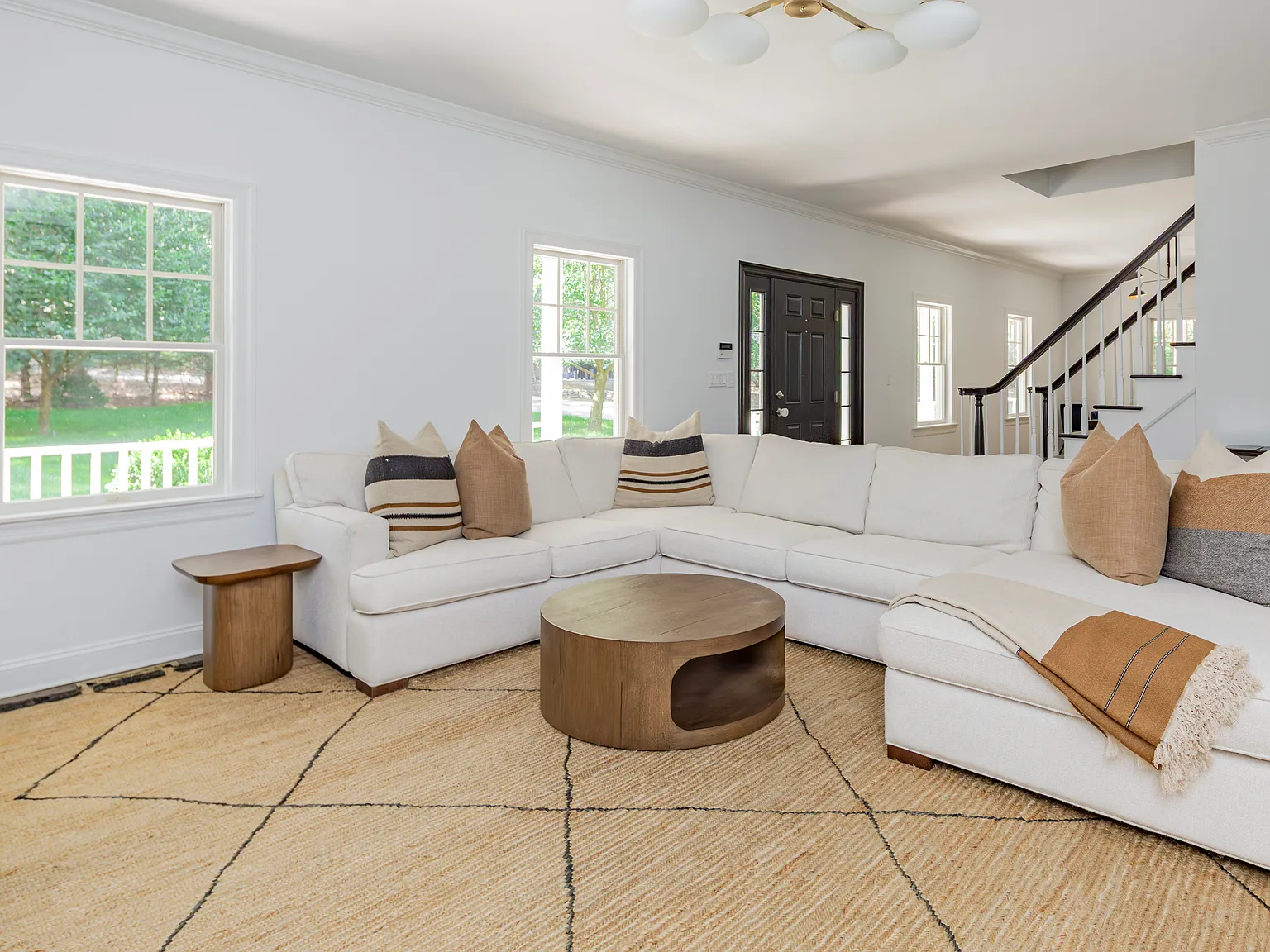 Refined Hamptons Retreat — Photo 4