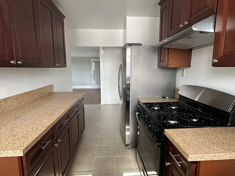 4652 Oakwood Ave — Photo 3
