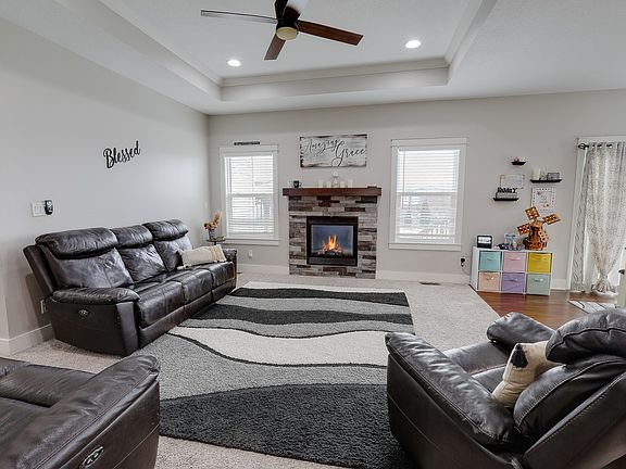 2nd image of 1818 Lakeview Dr