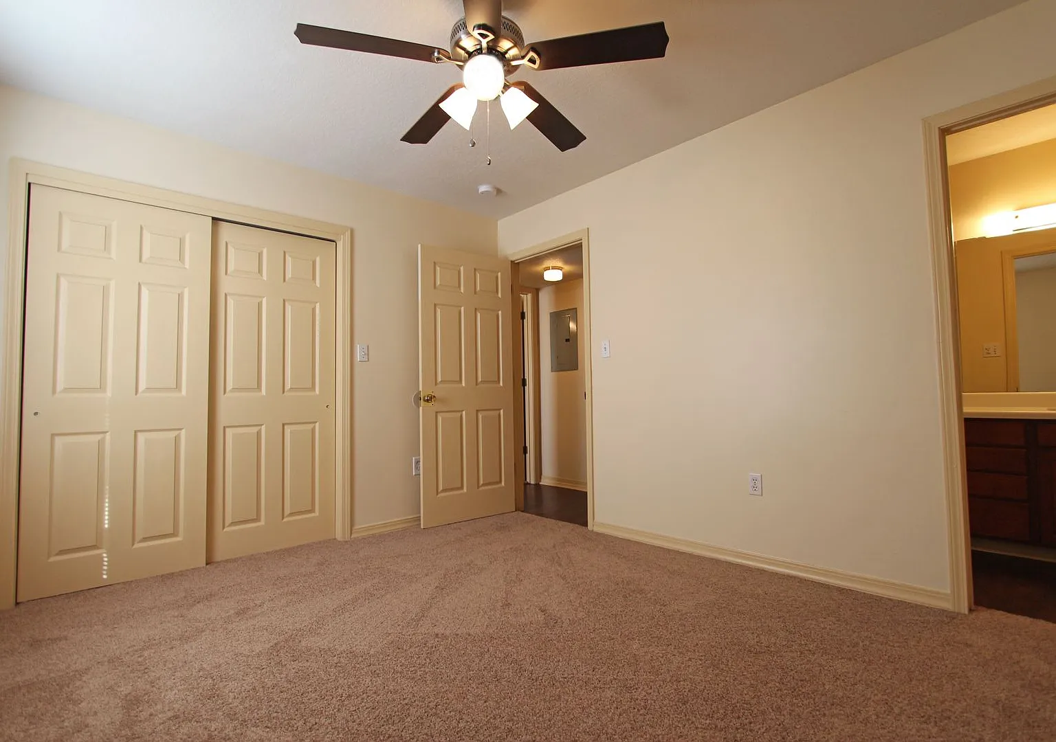 Stonewood Crossing Apartment Homes — Photo 2