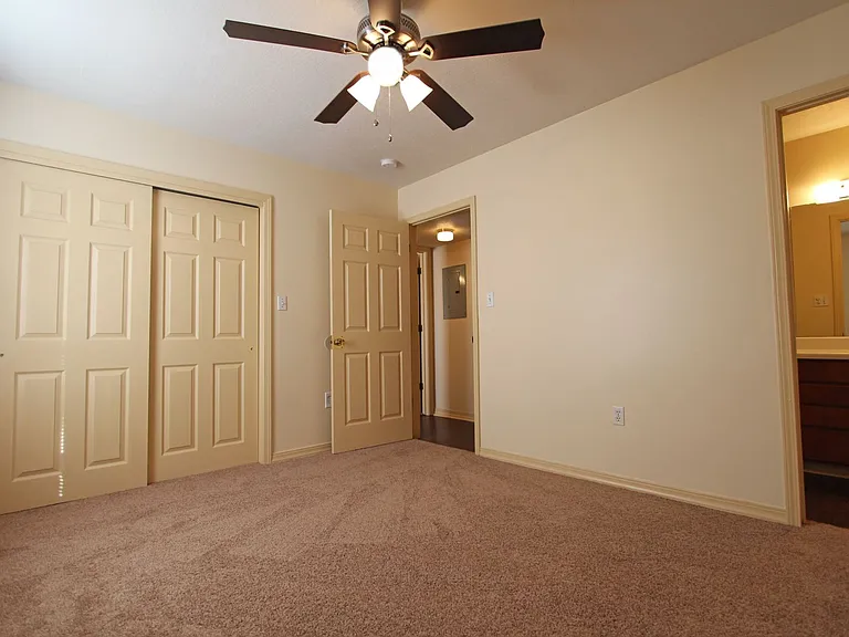211 Chevy Chase Dr — Photo 2