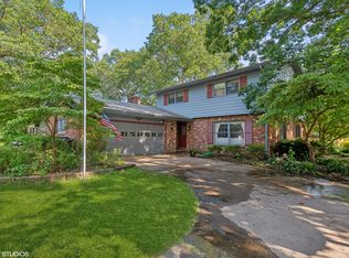 884 Oakridge Dr, Saint Joseph, MI 49085