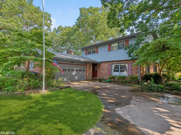 884 Oakridge Dr, Saint Joseph, MI 49085