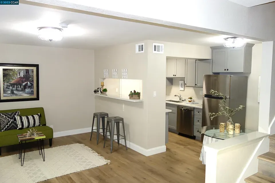 1044 Mohr Ln APT C photo 1