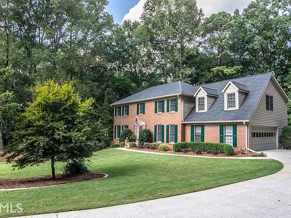 2nd image of 130 Royal Ridge Way