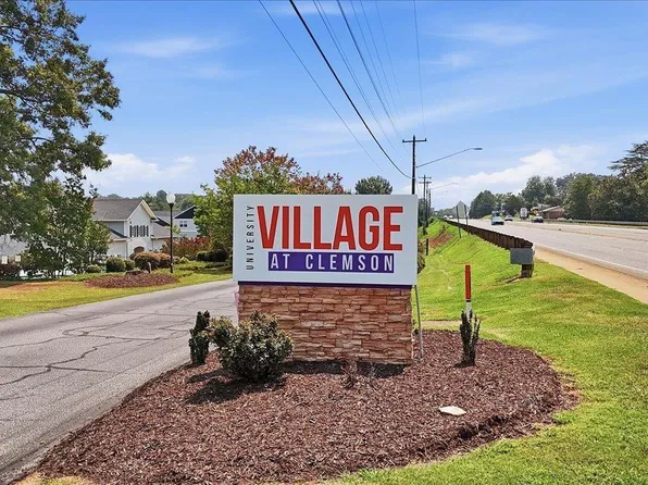 146 University Village Dr APT J, Central, SC 29630