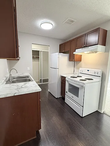 Johnson Parkway Apartments Photo 1