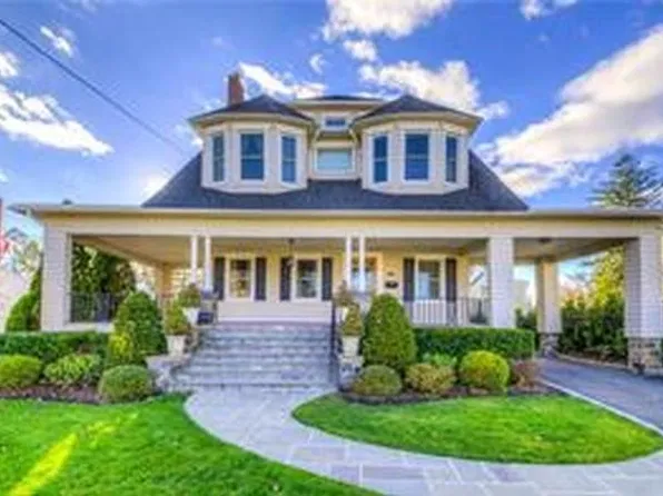 99 Neptune Ave, New Rochelle, NY 10805