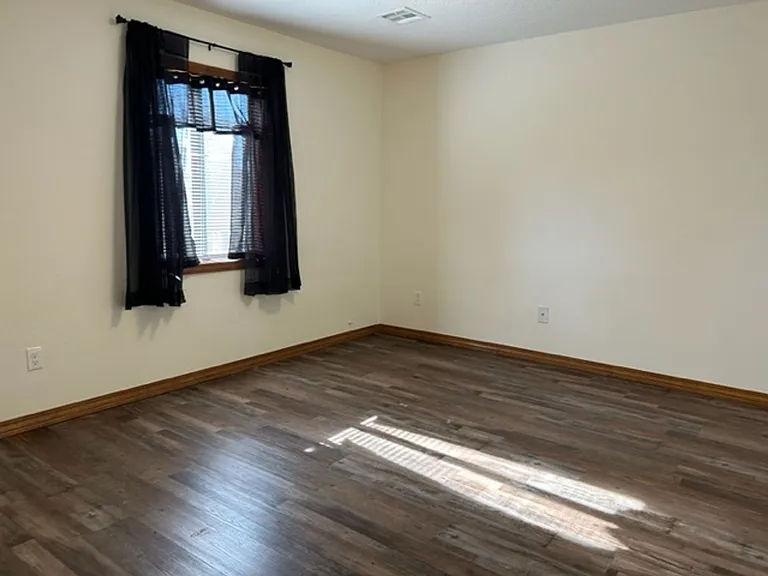 601 Valley View St #4 — Photo 7