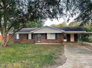 106 Goza St, Grenada, MS 38901