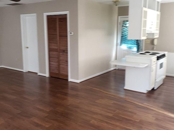 3rd image of 35 Fishermans Ln