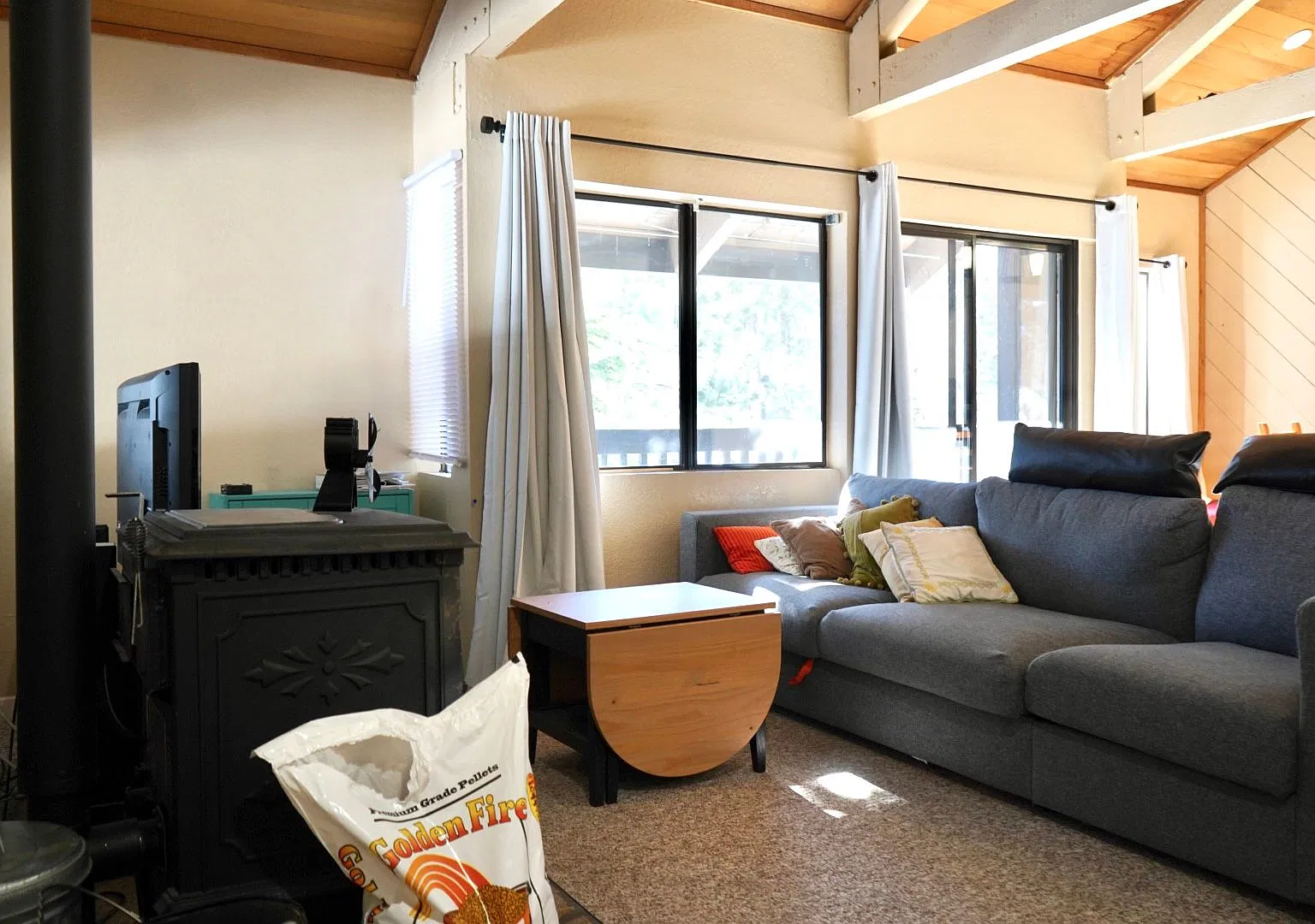 Spacious 1BD + Loft / 2BA Corner Condo | Garage, In-Unit Laundry & Near Eagle Lodge | Bigwood — Photo 1