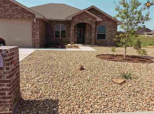 1216 Oakwood Cir, Portales, NM 88130
