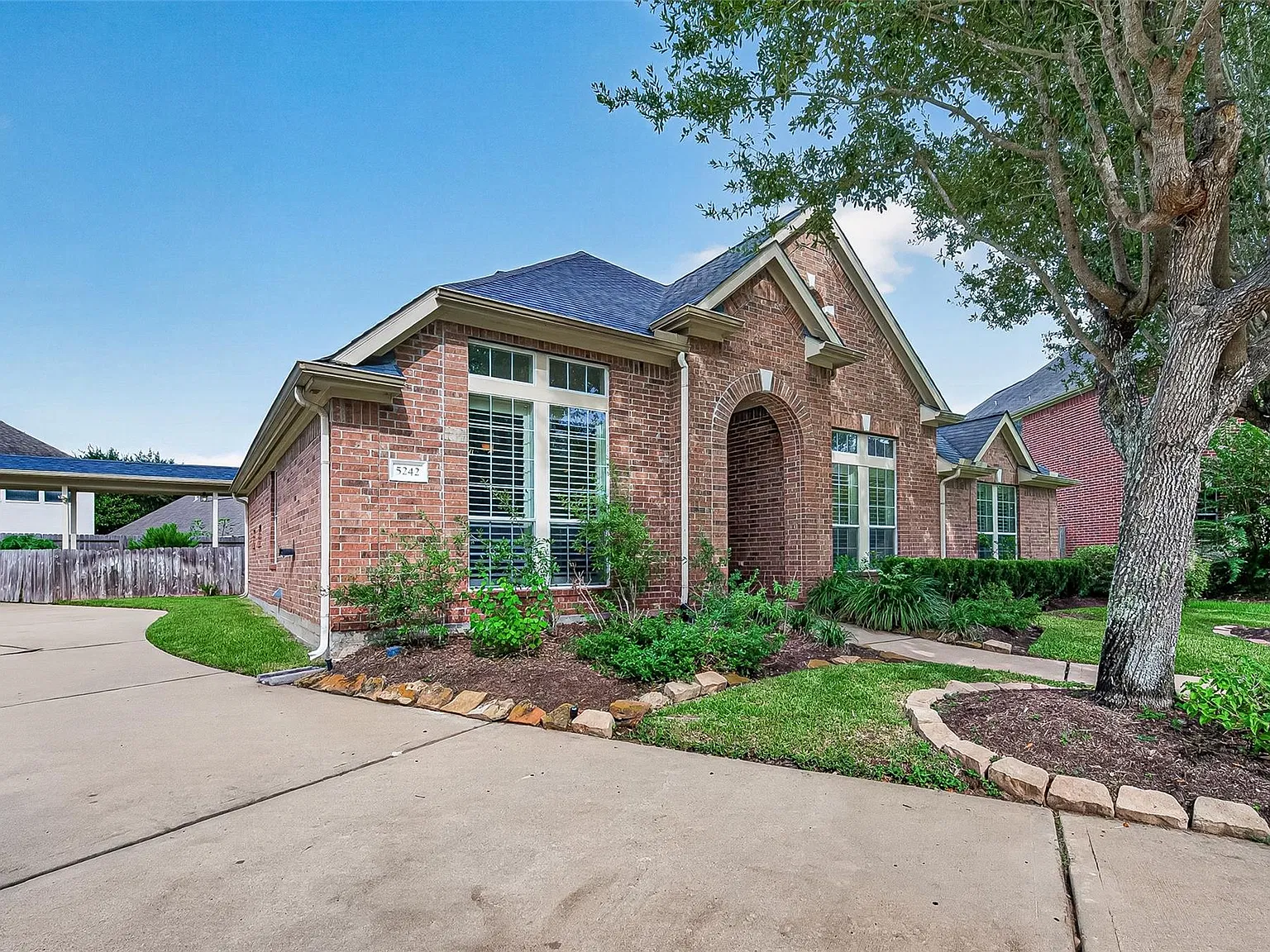 4 bed, 2.5 bath, 2768 sqft, $3,400 — Photo 4