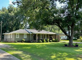 330 E North St, Canton, MS 39046