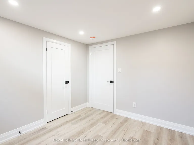 259 Fernwood Cres — Photo 16