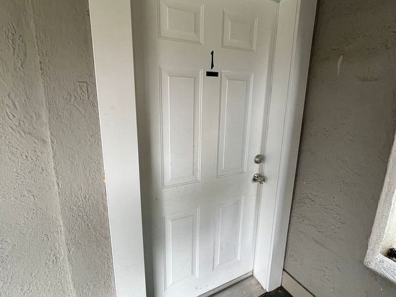 3rd image of 425 E Putnam Ave #1-4