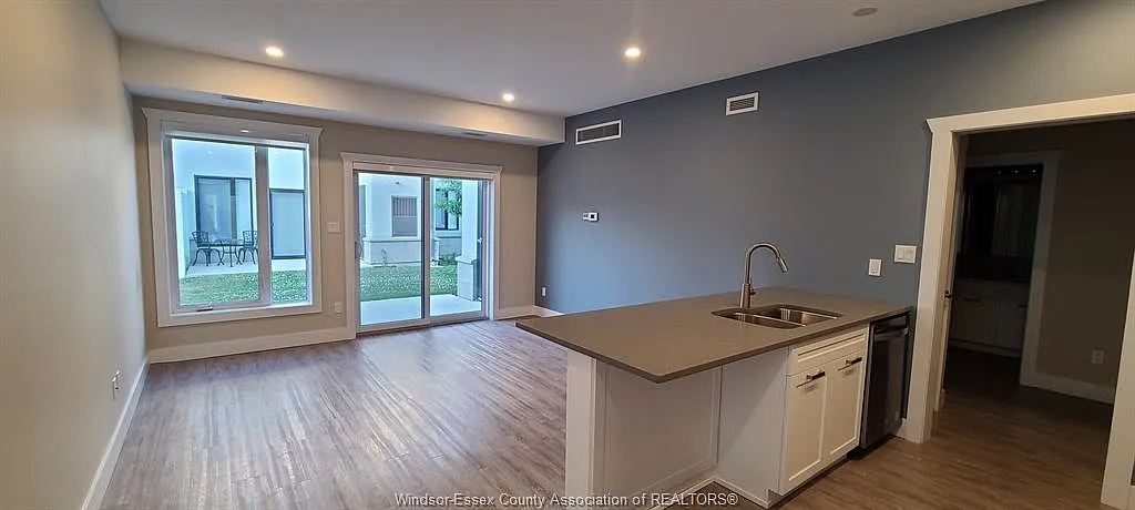 2 bed, 890 sqft, $2,245 — Photo 3