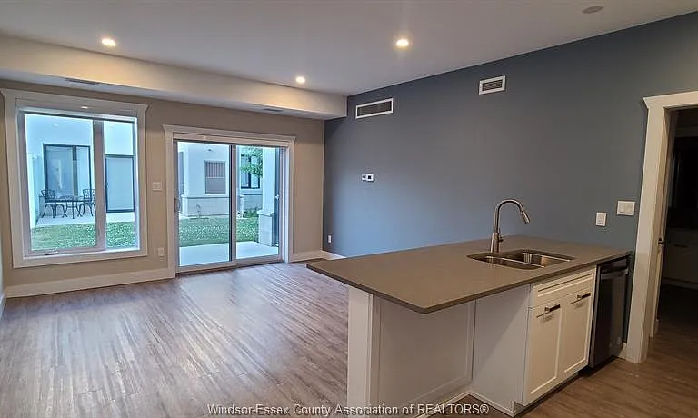 550 Sandison St #31 — Photo 3