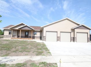 1305 Kettering Dr, Aberdeen, SD 57401