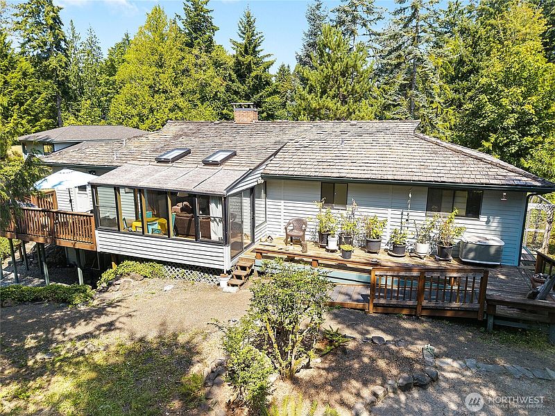 5th image of 2357 Mountain View Road E