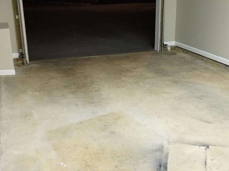 GARAGE FOR SINGLE VEHICLE, APPROX 10'X22'
