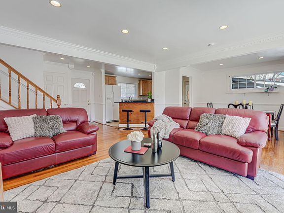 5th image of 6913 Essex Ave
