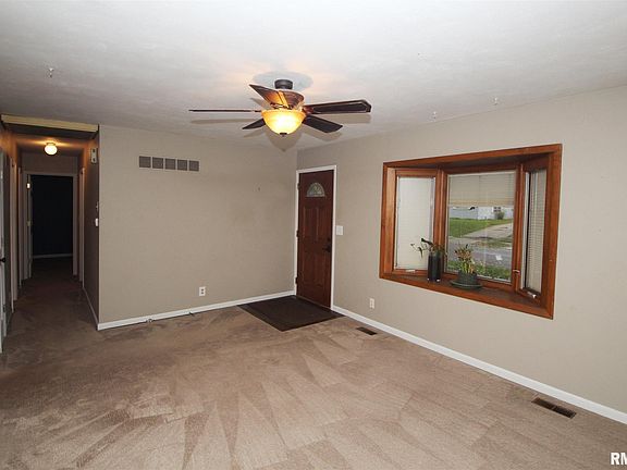 5th image of 310 Grant Rd