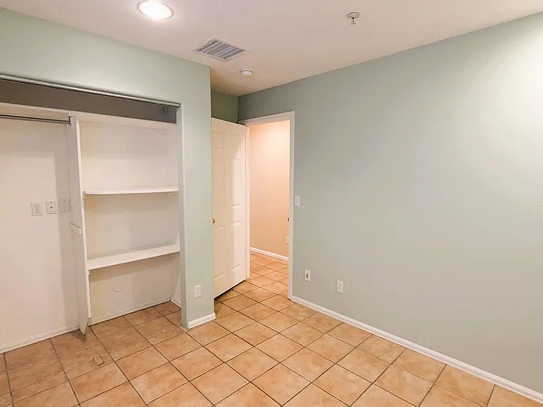 460 1/2 E Scenic Dr — Photo 13