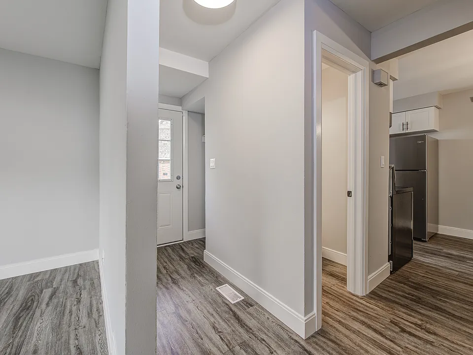 6 Pearl Cres #4