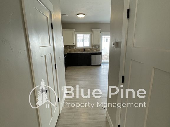 4th image of 700 S Saturn Ave #A