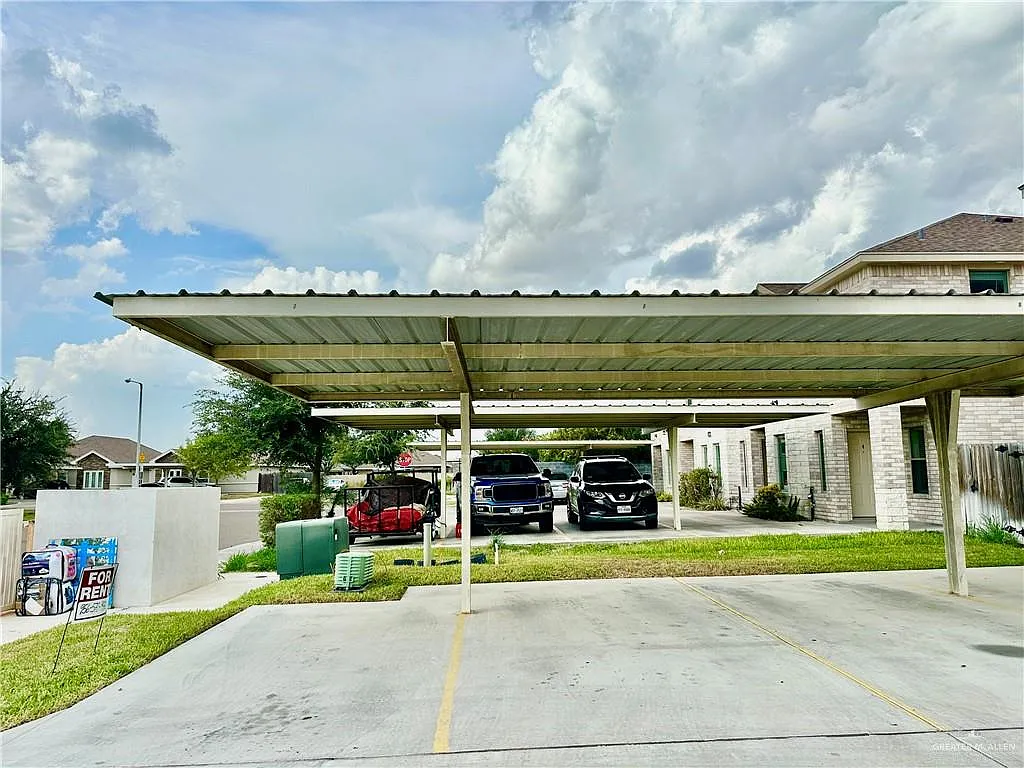 2 bed, 1.5 bath, 1072 sqft, $1,050 — Photo 4