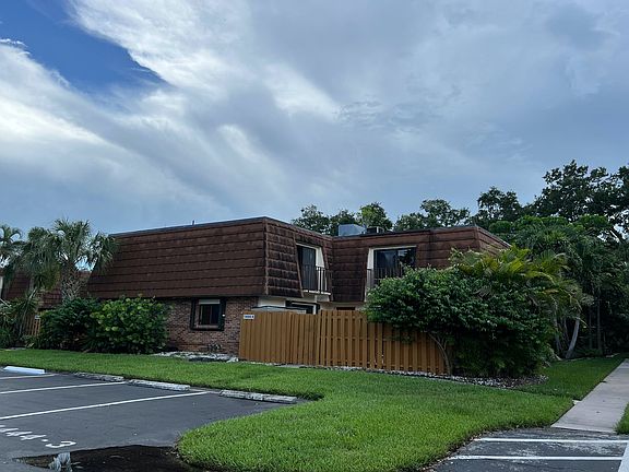 2nd image of 1444 Park Shore Cir
