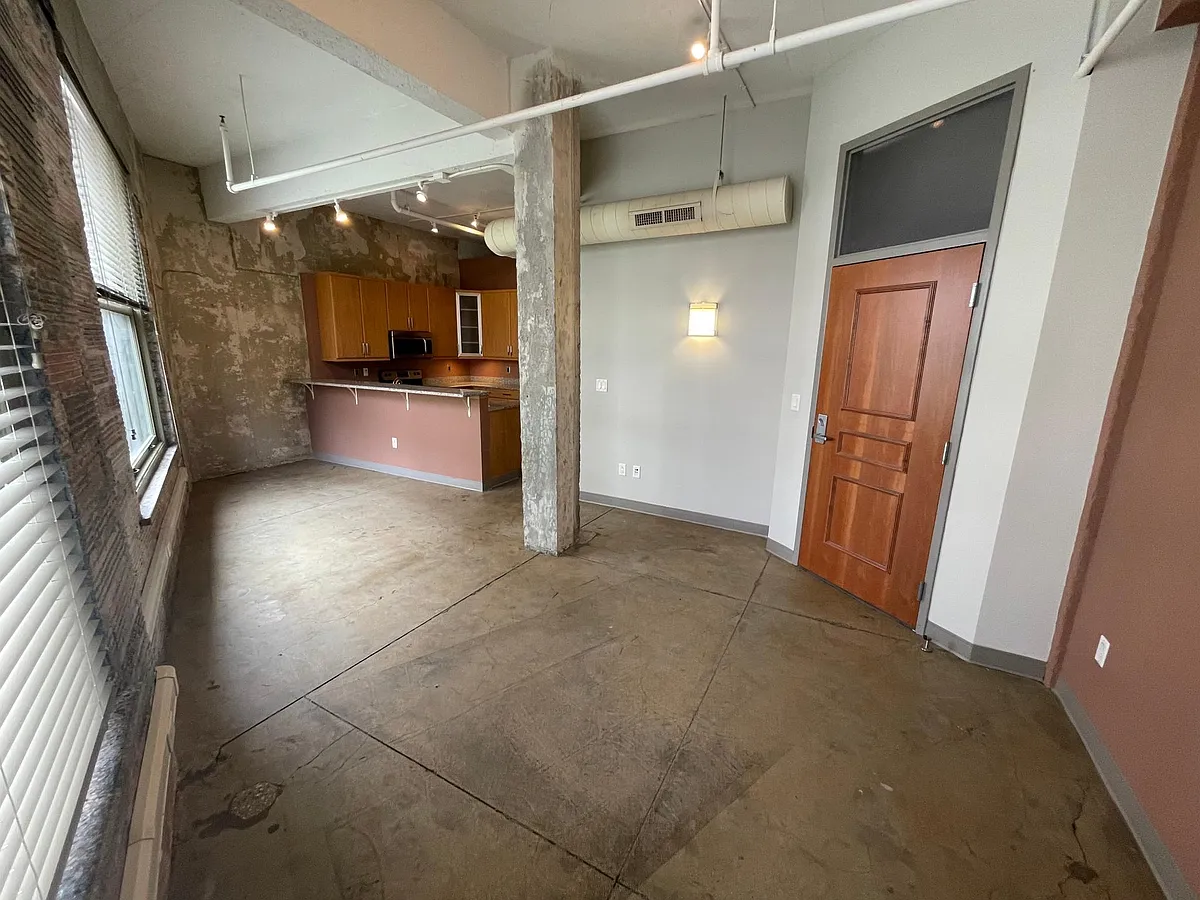 Building Photo - 1104 Prospect Ave E #401