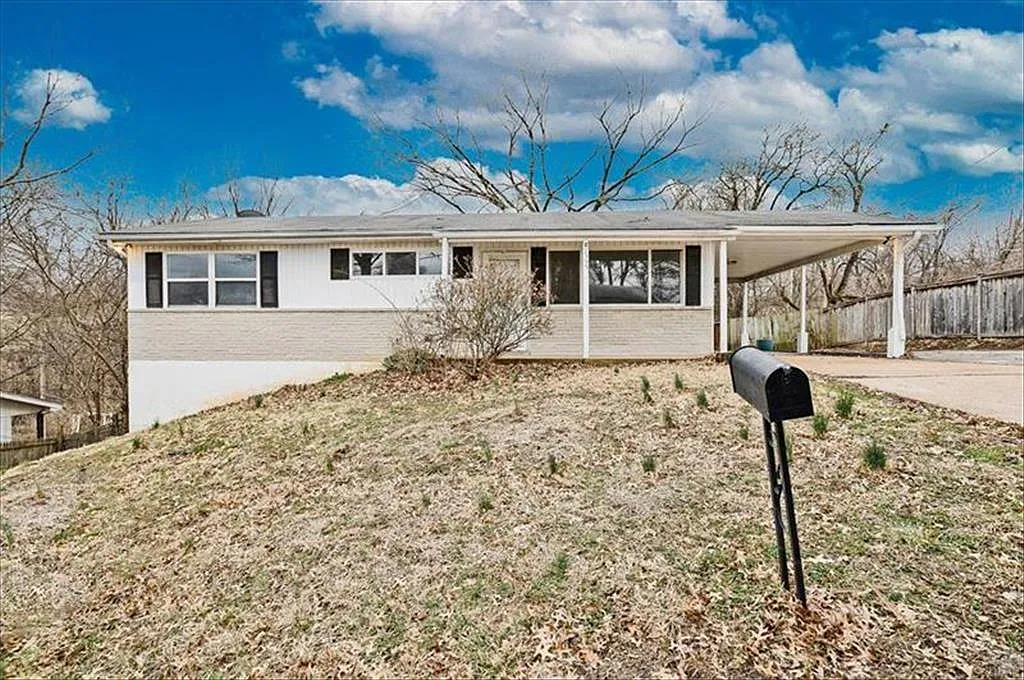 2359 Virginia Ct photo 1