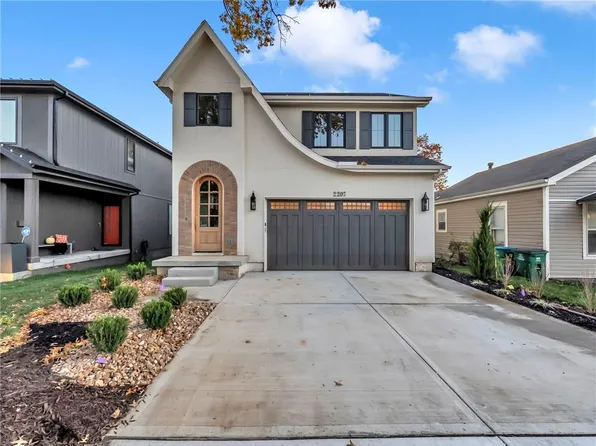 2207 W 47th Ter, Westwood, KS 66205