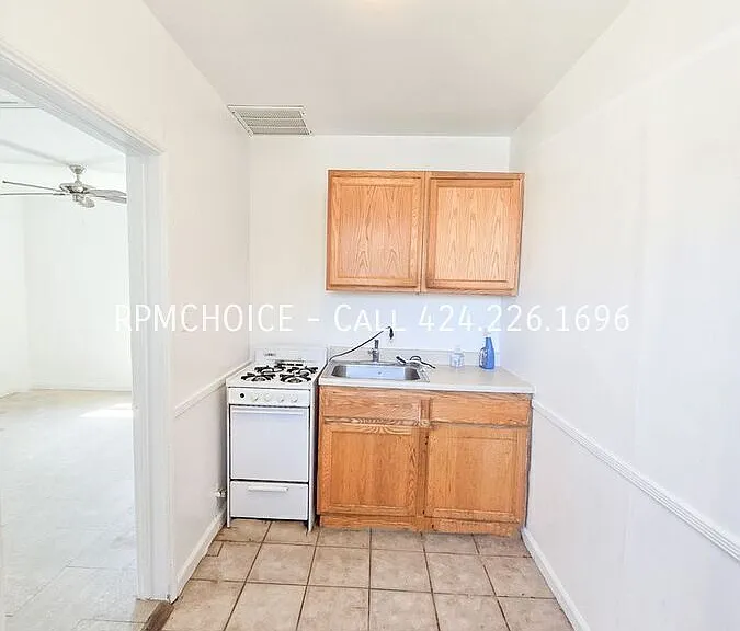 554 E Brett St #A — Photo 4