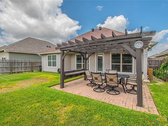 3rd image of 1223 Kiskadee Branch Dr