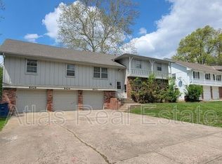 8422 Travis Ln, Overland Park, KS 66212