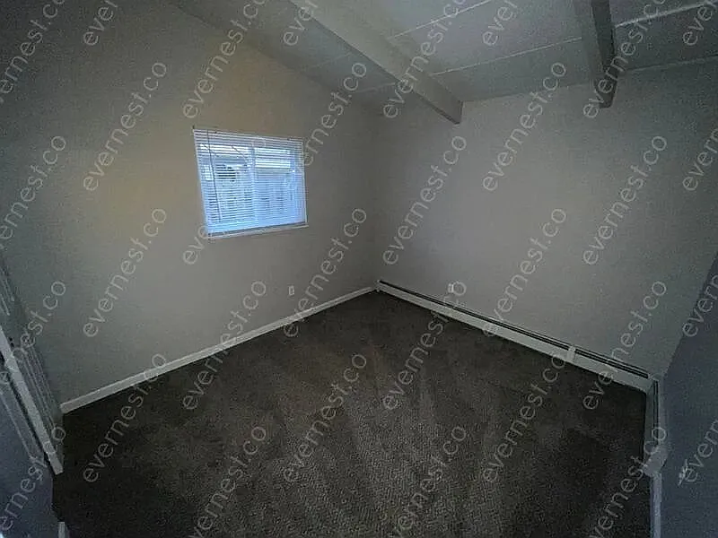 3 bed, 1.0 bath, 1380 sqft, $1,845 — Photo 3
