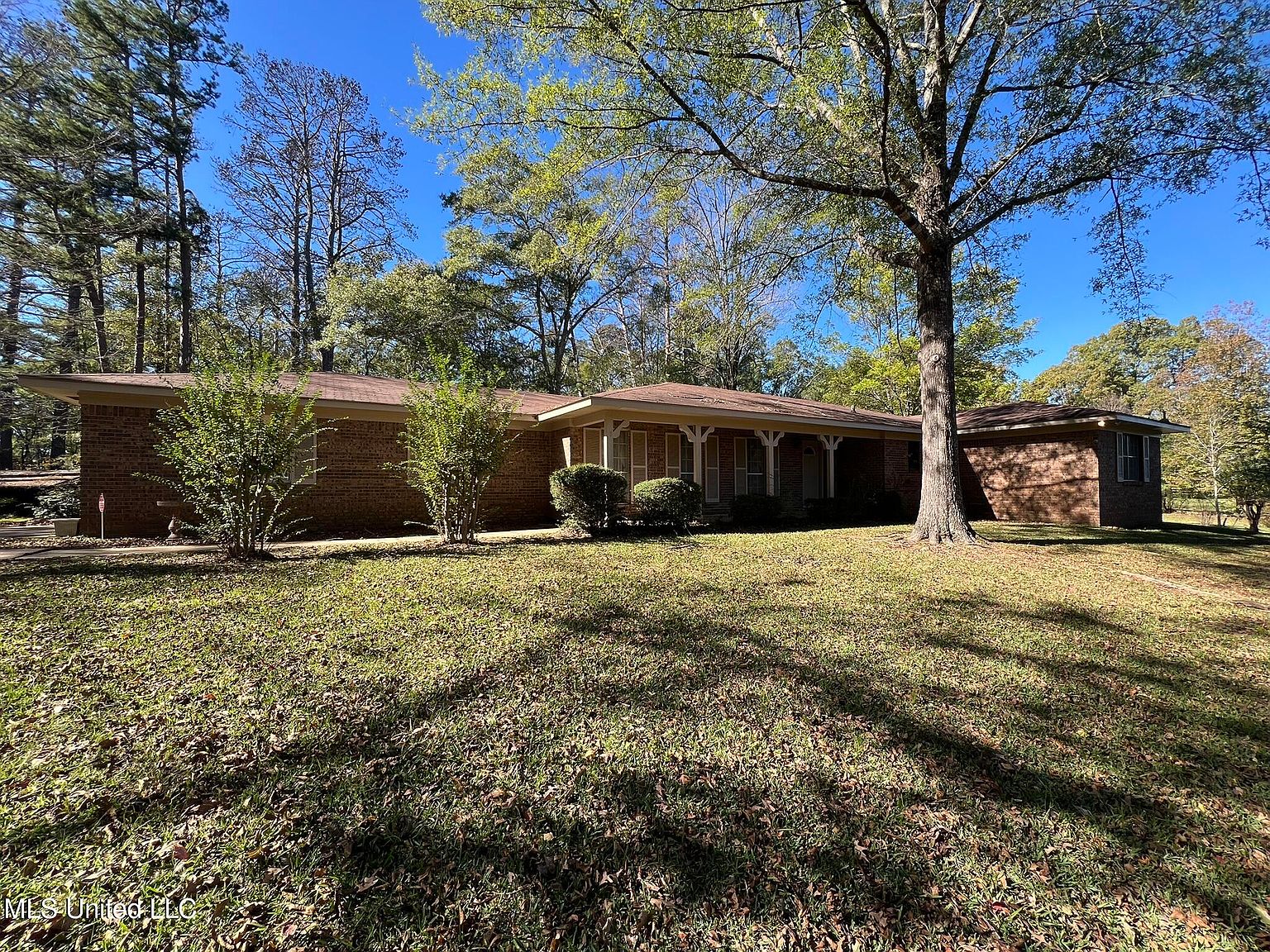 house リスト ① 16799 Midway Rd, Terry, MS 39170 | Zillow